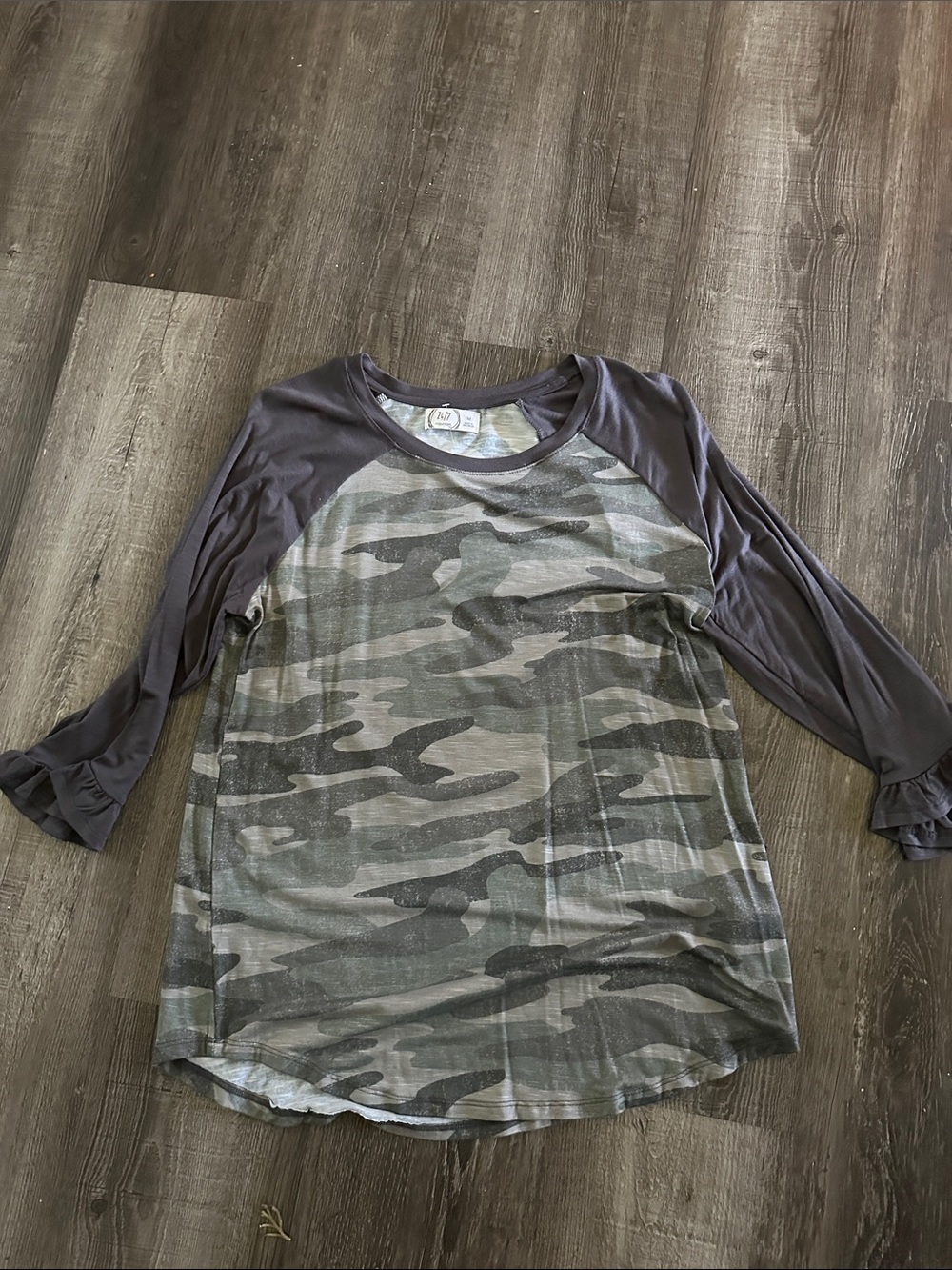 Womens Camo Raglan Tee ruffled 3/4 sleeves Gray
